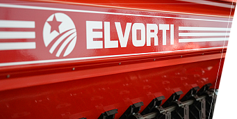 КОЗИРКИ НА ЗАДНАТА СТЕНА