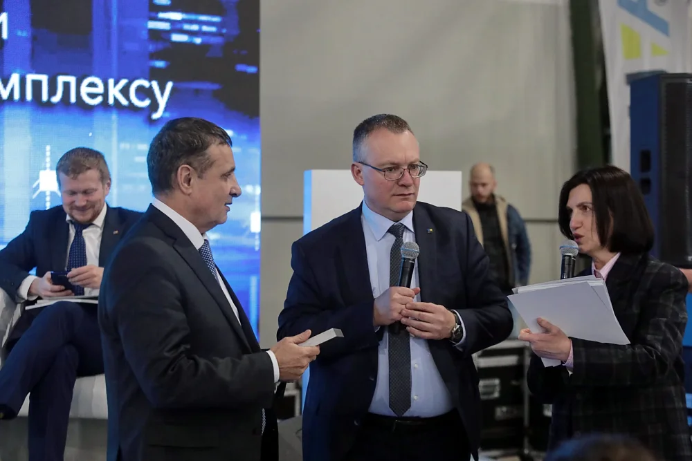 ELVORTI поздравява асоциация „UkrAgroMash“ по повод нейния 15-годишен юбилей. — 8